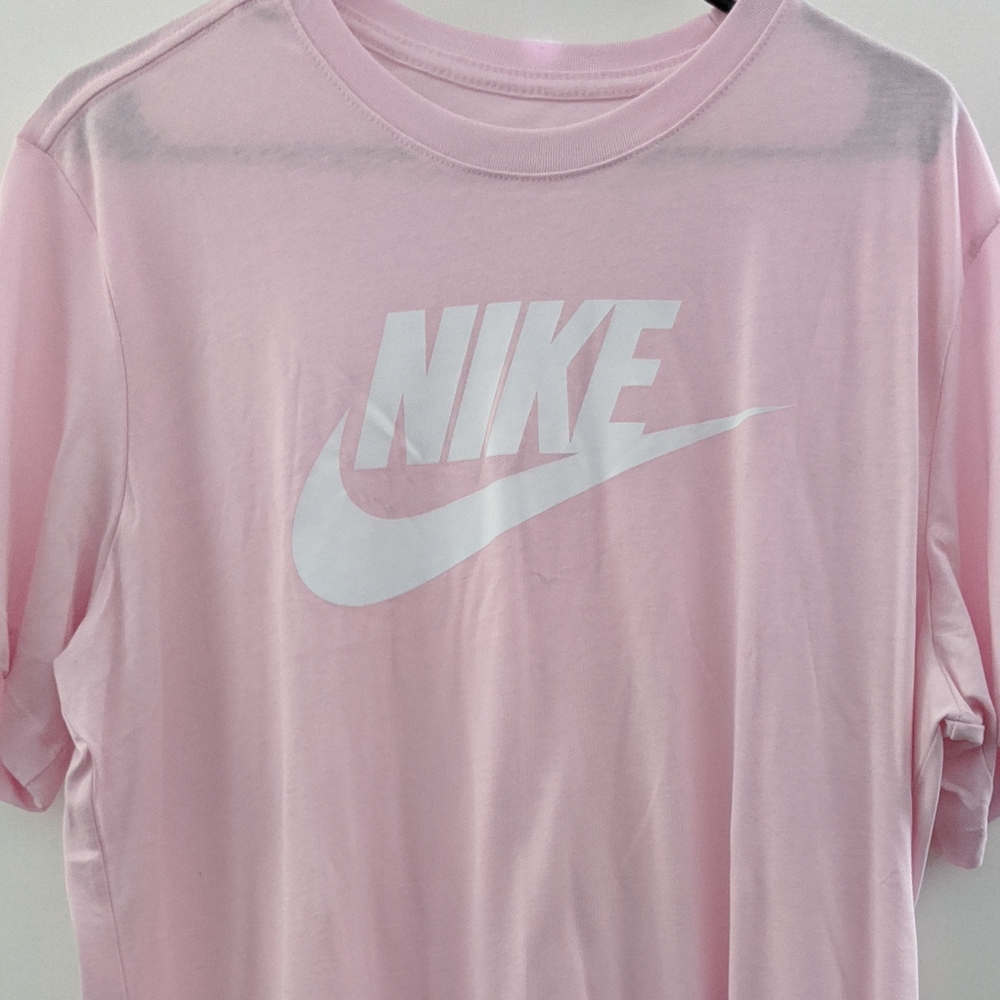NWOT Nike Tshirt